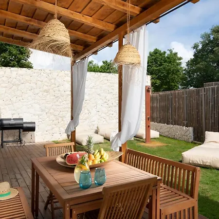 Andresitas Palace - Tropical Castle With Rooftop Terrace Bale