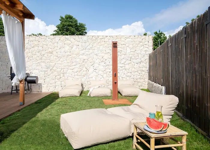 Andresitas Palace - Tropical Castle With Rooftop Terrace Villa Bale