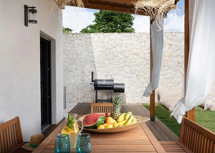 Andresitas Palace - Tropical Castle With Rooftop Terrace Villa Bale